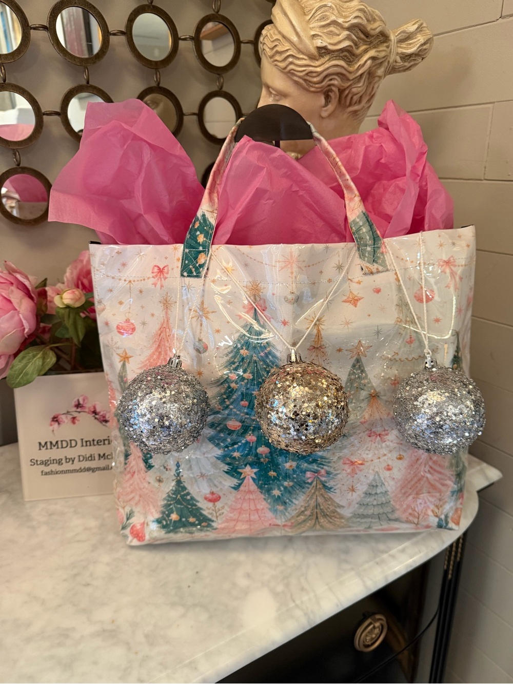 PVC-Wrapped canvas NWOT 🎄 winter wonderland Tote White & Pink w ornaments - Picture 3 of 7
